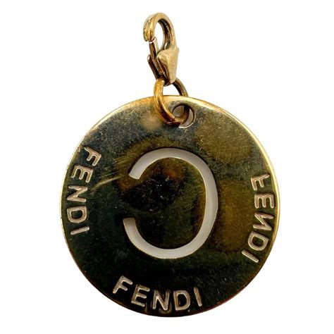 ciondolo fendi falso|borse fendi uomo.